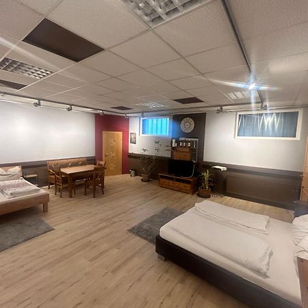 Nous Cafe & Restaurant Hotel Krumnussbaum ภายนอก รูปภาพ