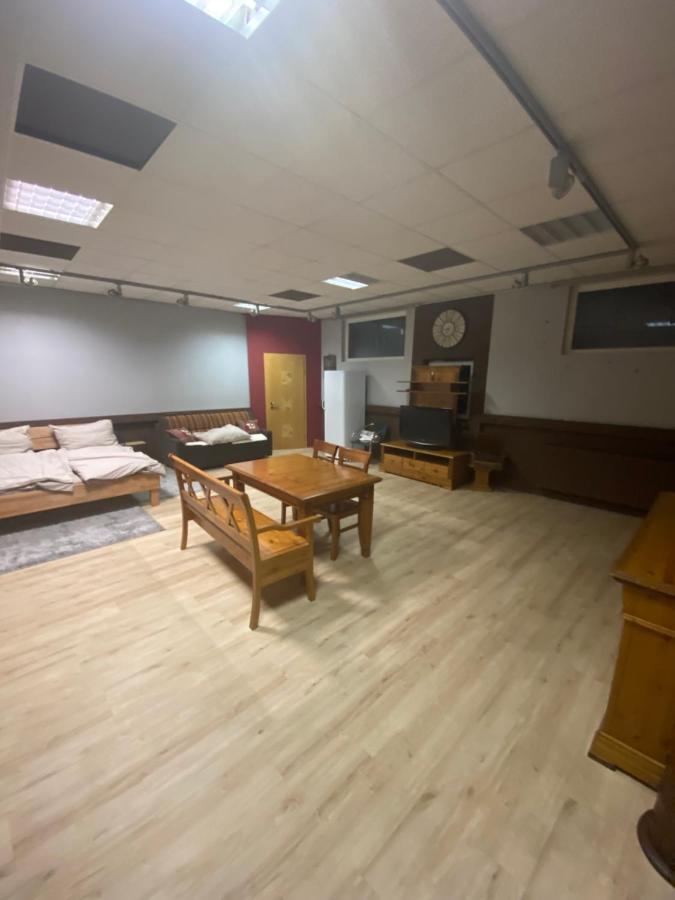 Nous Cafe & Restaurant Hotel Krumnussbaum ภายนอก รูปภาพ