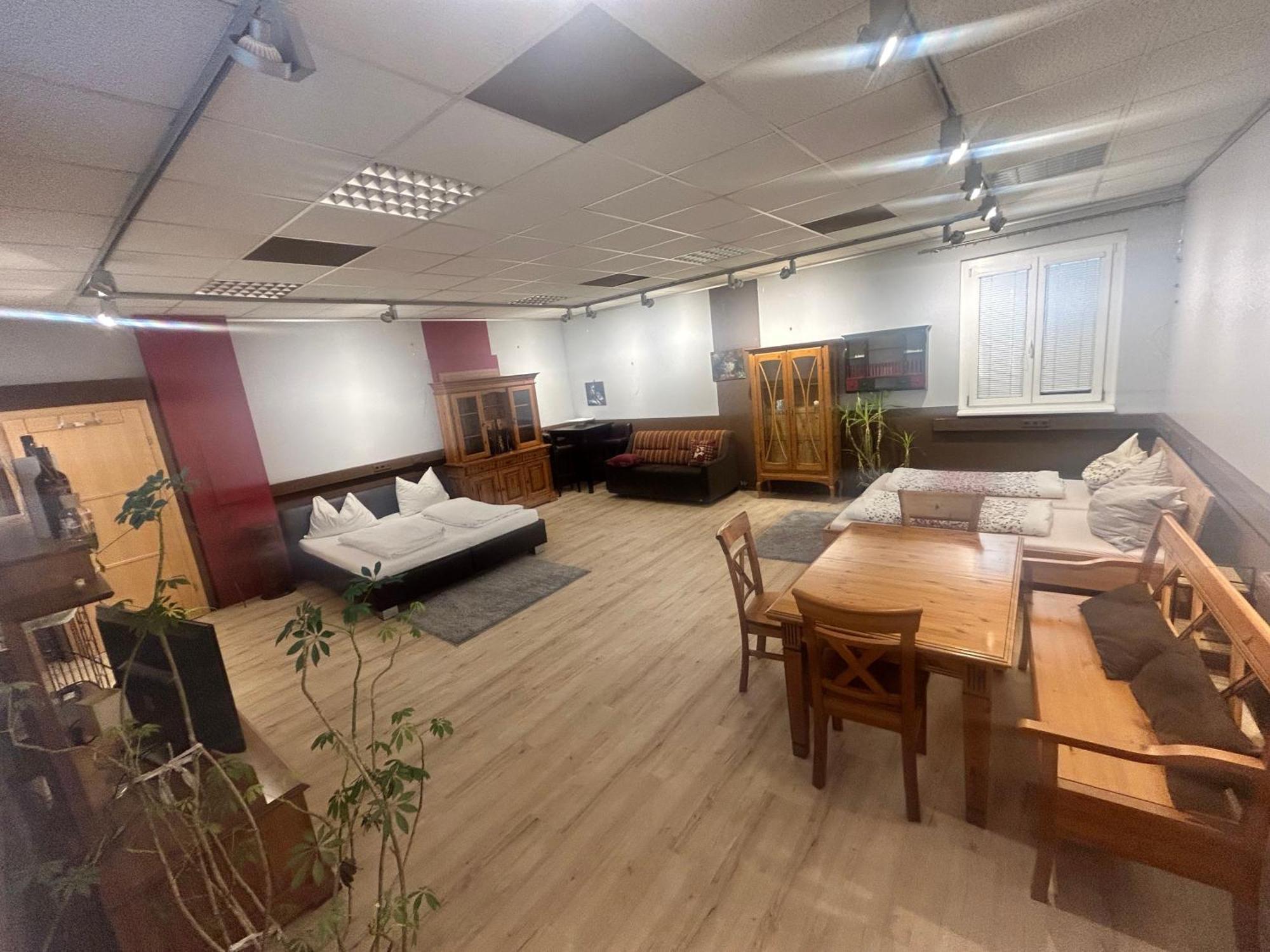 Nous Cafe & Restaurant Hotel Krumnussbaum ภายนอก รูปภาพ