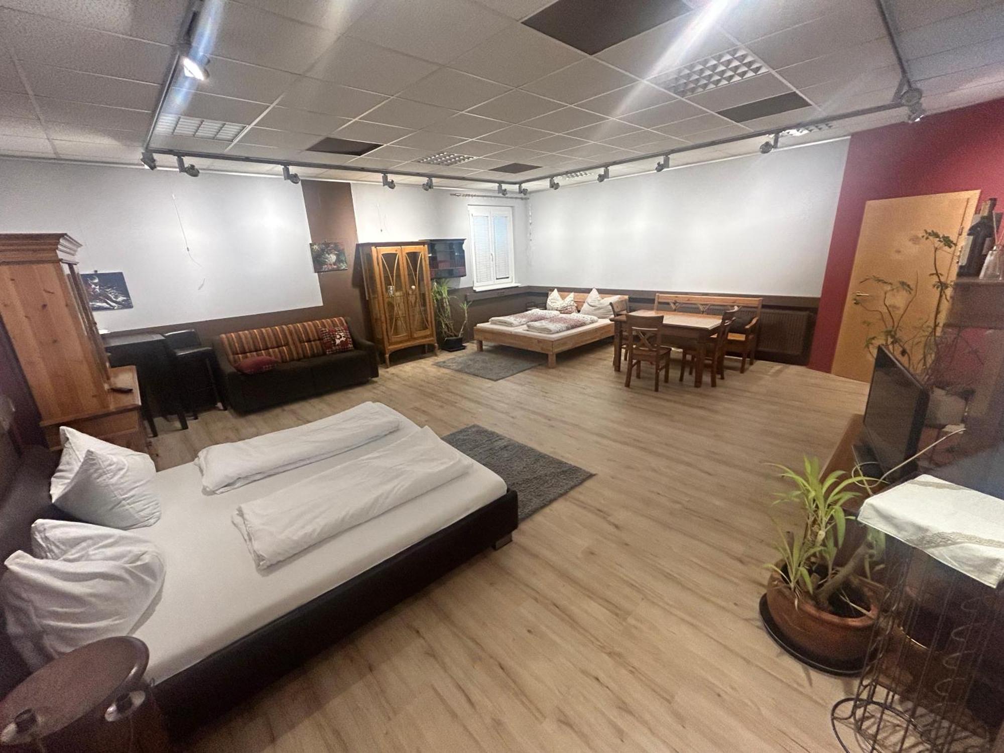Nous Cafe & Restaurant Hotel Krumnussbaum ภายนอก รูปภาพ